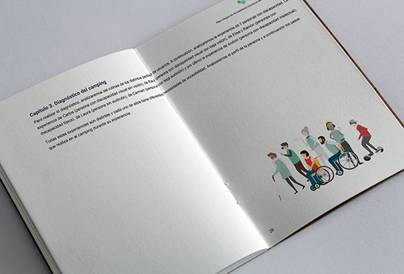 Fotografía de un libro abierto por la página Capítulo 3. Diagnóstico del camping. A la derecha, ilustración de 7 personas diversas, con bastón y gafas, con silla de ruedas, etc.